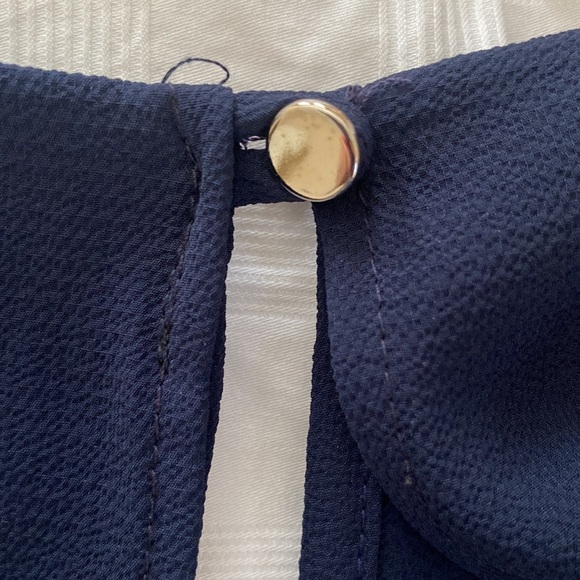 Kalihi, dark navy blue, sleeveless tank, tie front blouse, size small - Picture 8 of 10